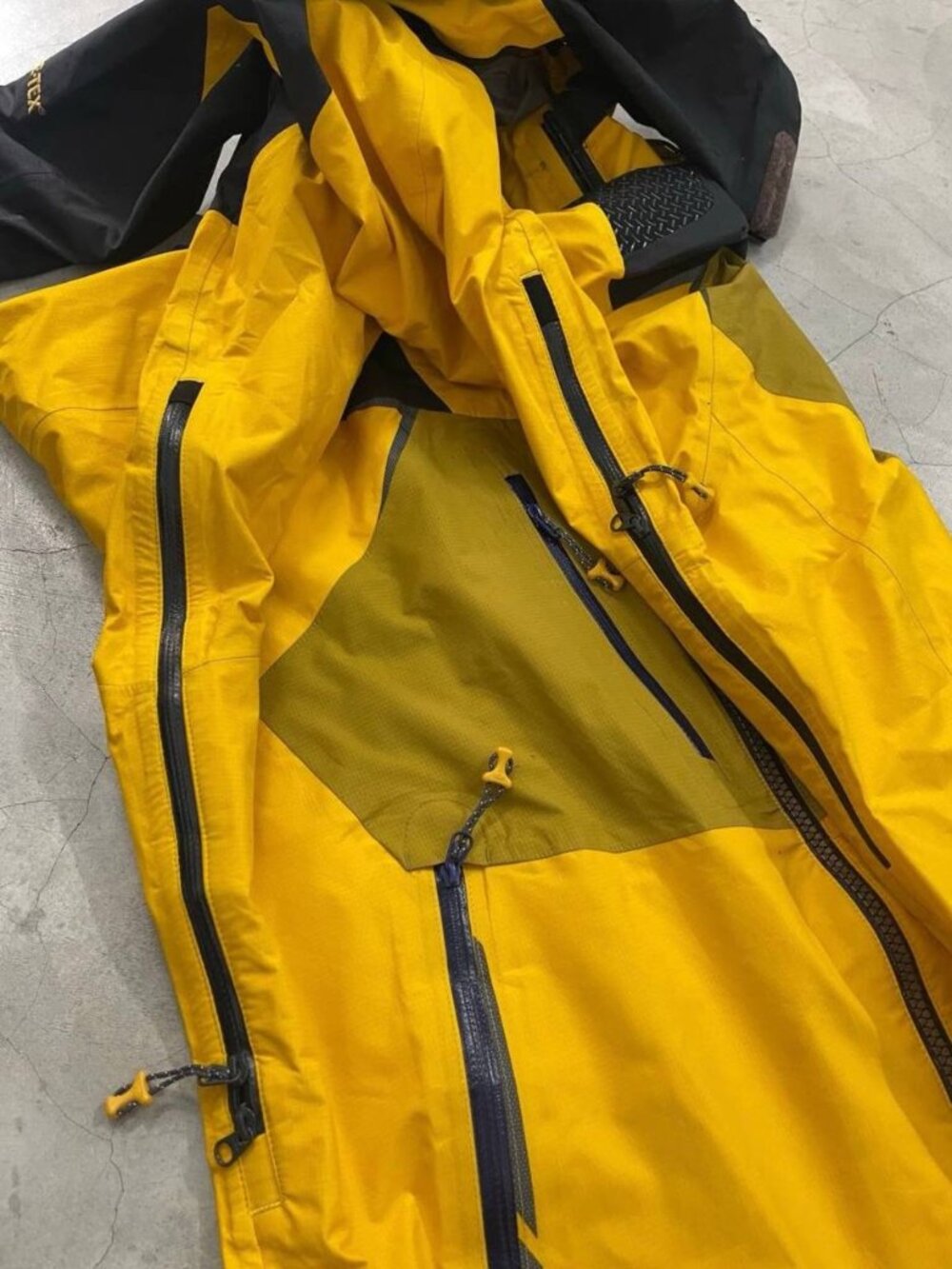 K2 Colorblock Hooded Outdoor Jacket – Yellow Black Olive Waterproof Style Jacket - Picture 4 of 7